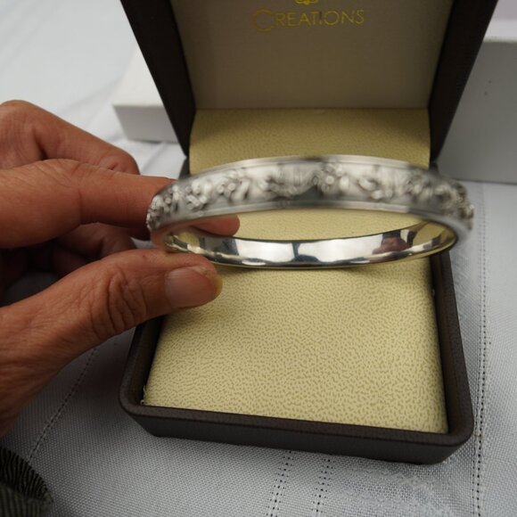 Carved Creations LifeMates Olive Branch Love Bangle Bracelet - Picture 5 of 13